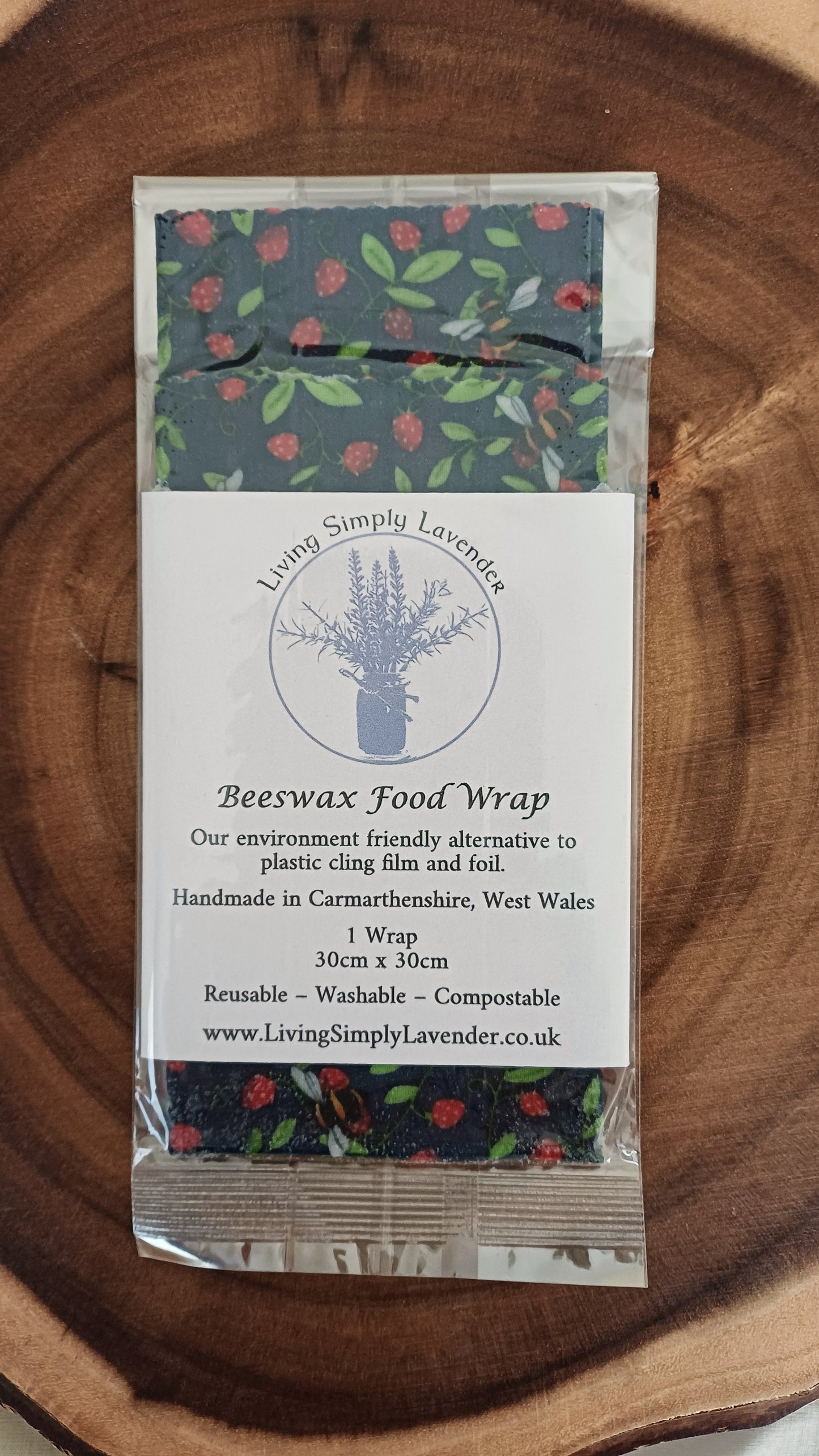 Strawberries and Bees Pattern - Reusable Cotton Beeswax Food Wrap 30 x 30 cm