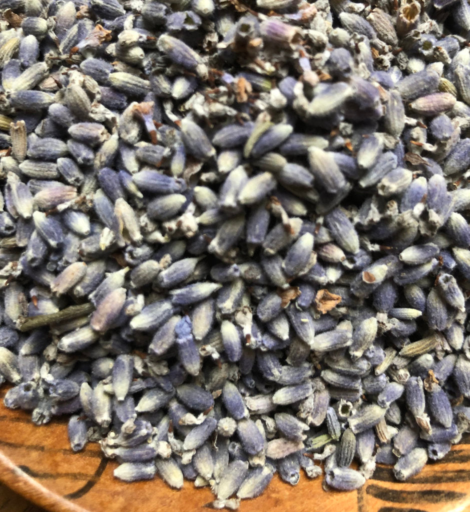 Loose lavender flower buds. Fragrent and strong smelling lavender. Useful for crafts and making your own pouches.